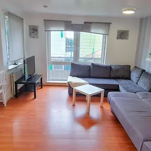 Modern Spacious 3 Bedroom Centre - Free Parking - Private Balcony - Excellent Service Edinburgh